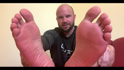 Jasons feet: Zavolej mi do své kanceláře, abys mi nadával