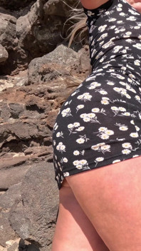 POV Pas De Culotte Sous Une Robe Courte Sur La Plage Publique