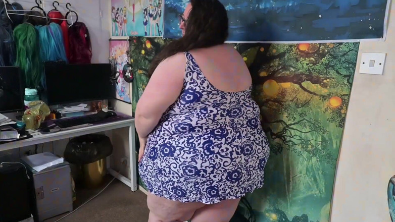 SSBBWLadyBrads: Ssbbw blauw badpak passen en strippen