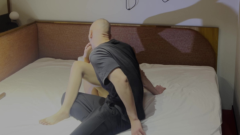 Alex Goes: 발에 따먹히는 거유 금발 라티나