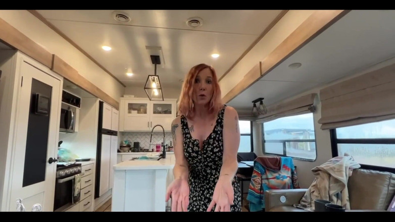 Jane Cane: Scény s podváděním