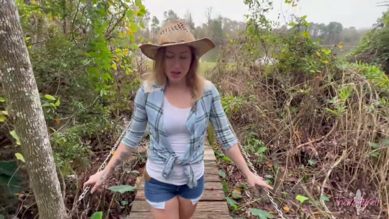 Themistyrein: La bionda formosa succhia il cazzo con la vista in...