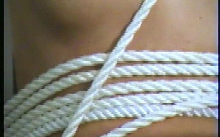VintageXMovies: Sexy blonďatá milfka je otrokyně