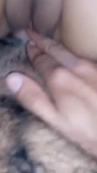 La moglie di casa spompina un grande cazzo scopa la ragazza dasi