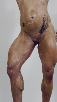 Kandy Flexes duşta