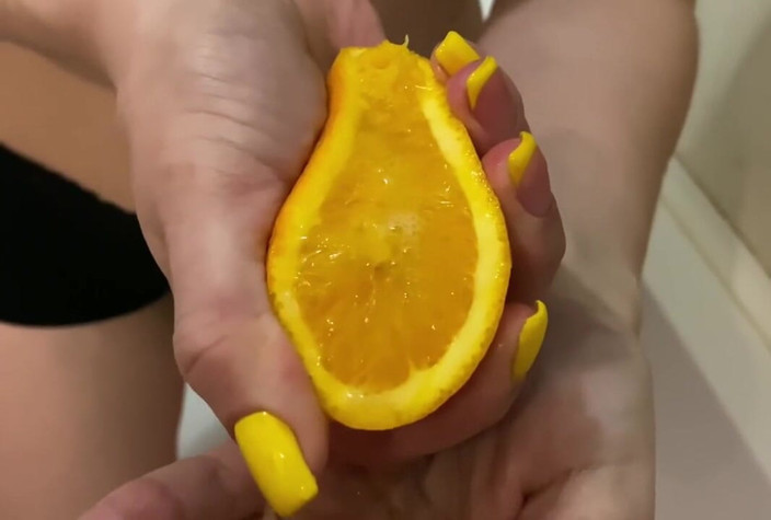 Monnycka: My body like orange juice