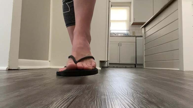 footivities: Flip-flop Modeling Und Baumelnnde Natürliche Zehen