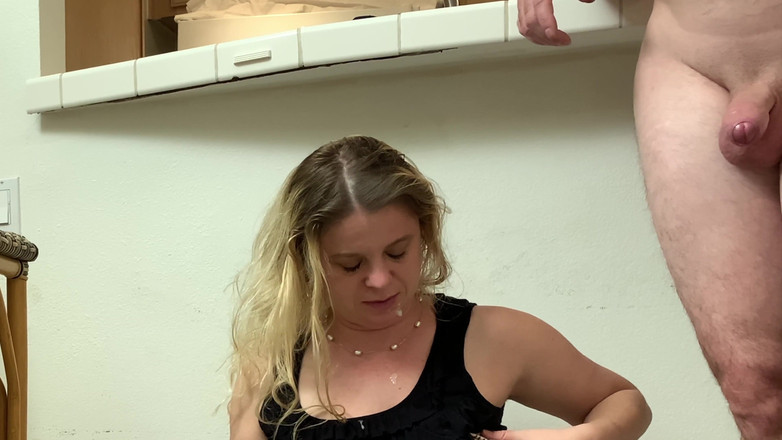 Erin Electra: Macecha pomáhá nevlastnímu synovi zůstat doma v karanténě