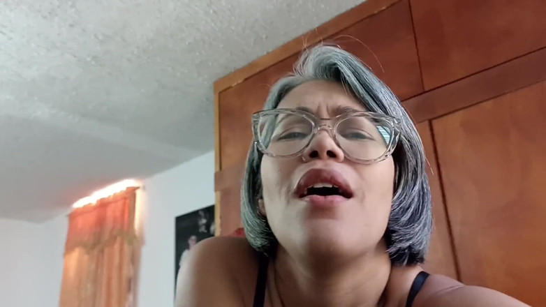 Swingersamateur40: Thật là một ngày tại văn phòng! Anh ấy đã cho tôi...