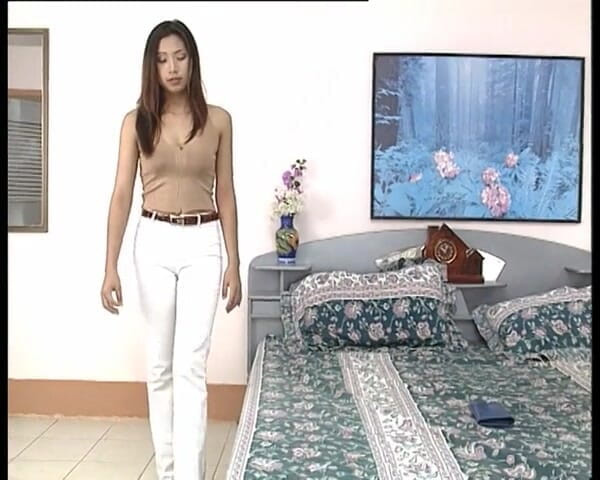 YOUR FIRST PORN: Geile MILF Macht Es Selbst Und Dann Fickt - Tesão milf...