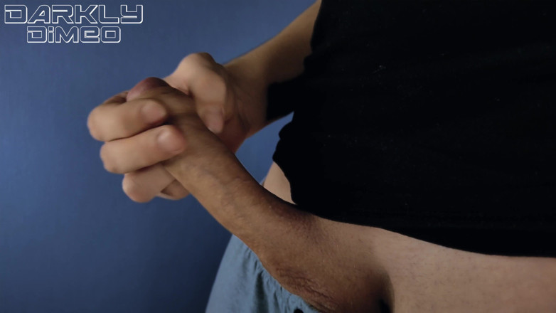 DarklyDimeo: Chico cachondo pajeando gran polla gimiendo de orgasmo asmr, carga...