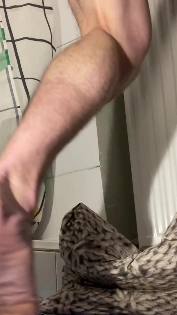 Matiefistpie: Nemůžu přestat hrát, kolíkovat a fistovat moji volnou zející kundu,...