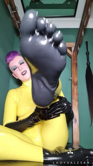 Lady Valeska: Adorateur de pieds et de gants en latex