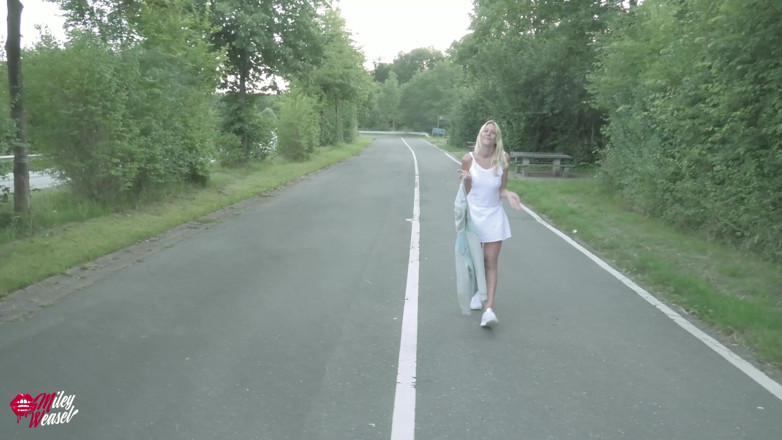 Miley Weasel: Blonde Angel Quickly Fucked in Public the Parking Lot!!