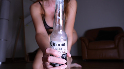 Vanilla studio: Šukání lahví Na zakázku