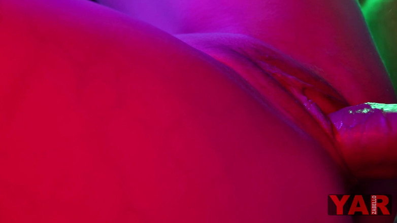 YARzabello: Lahodný sex a kouření od dospělé holky, která podává velký...