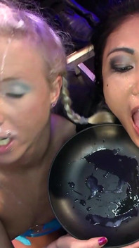 Ggg Wildes Bukkake: Blonde & Brünette Gesichter Mit Sperma Bedeckt