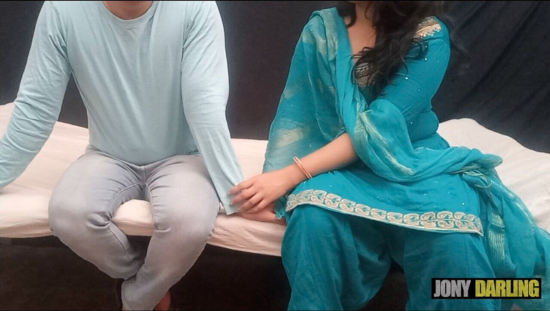 Jony Darling: Bir gün onu beni parmaklarken yakaladım, üvey annem ona Sanskar Maja'sını...