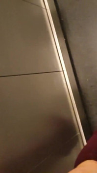 Mein schnellster orgasmus aller zeiten in einem aufzug, sehr riskanter amateur-MILF, mehrfacher orgasmus blankziehen