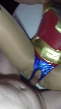 Natacha Guapa je vězenkyně Wonder Woman v domě sexu