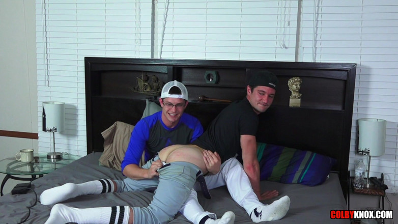 Colby Knox: Honkbaljongens