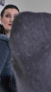 Orgasmo mientras huele calcetines! Lady Victoria Valente