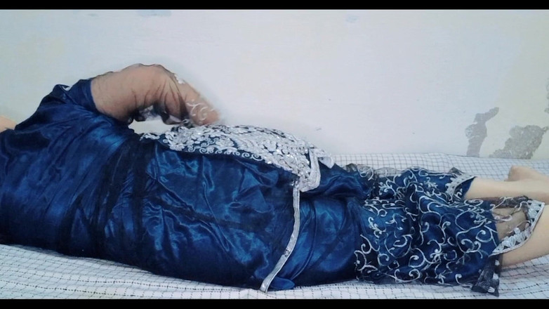 Silent boy: Мілфа трахає в дупу найбільшу бхабі в анал, дивовижно відтрахана