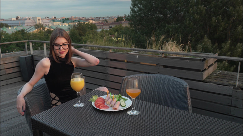 Murkovski: În toaleta restaurantului, a făcut sex cu chelnerița și apoi cu...