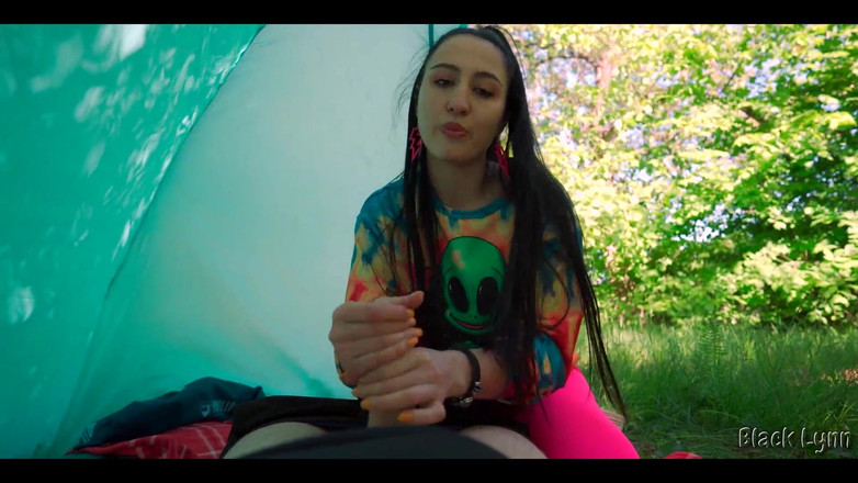 YSP Studio: Děvka hippie mě zdarma vyhonila ve svém stanu
