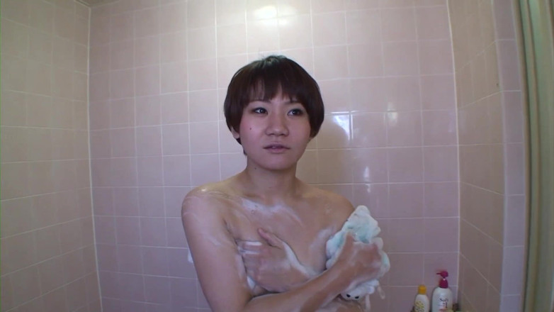 Asian Mature Climax: Harige Aziatische brunette gaat douchen