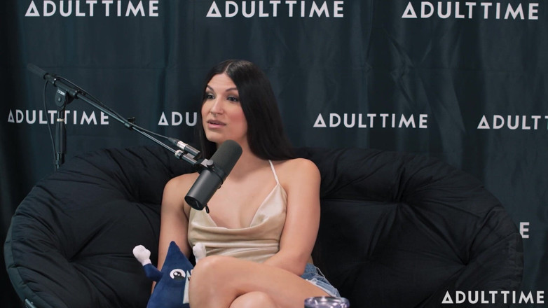 Adult Time Podcast: Zariah Aura: S*x, Edging a Stává se panenkou | čas pro dospělé...