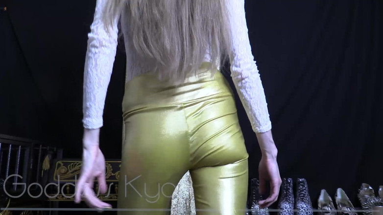 Kyaa Chimera: Vengo rapidamente! per il mio culo dorato lucido