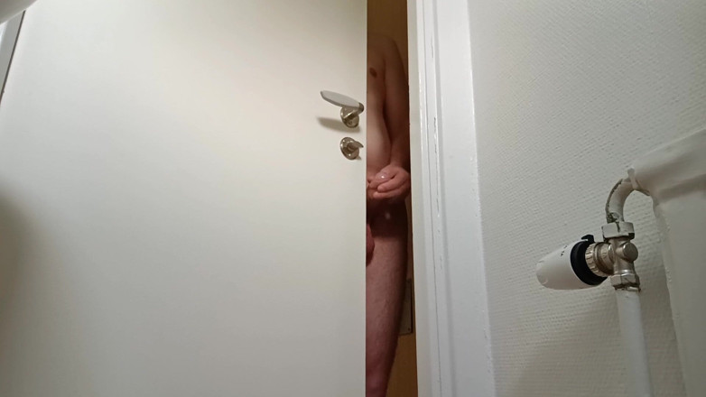 Ed Eden: Hiding Behind Door