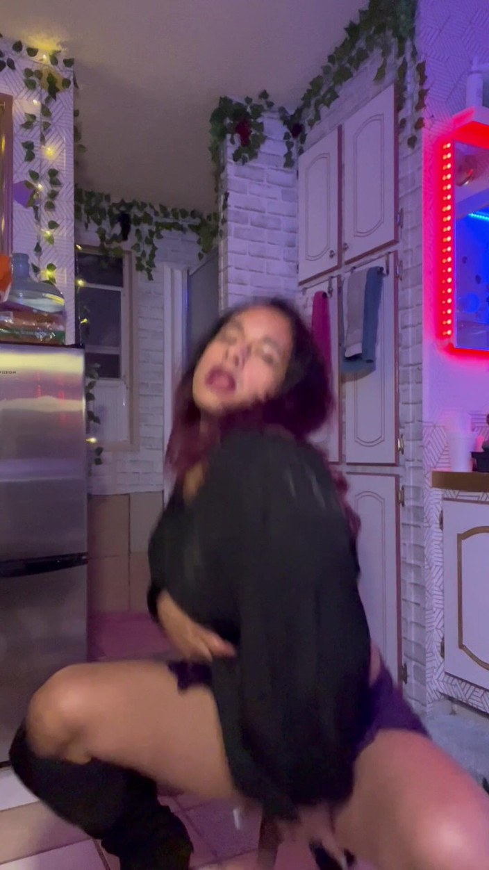 TSJade95: Otro video de strip dance