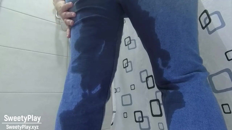 SweetyPlay: Peeing desperation wetting jeans