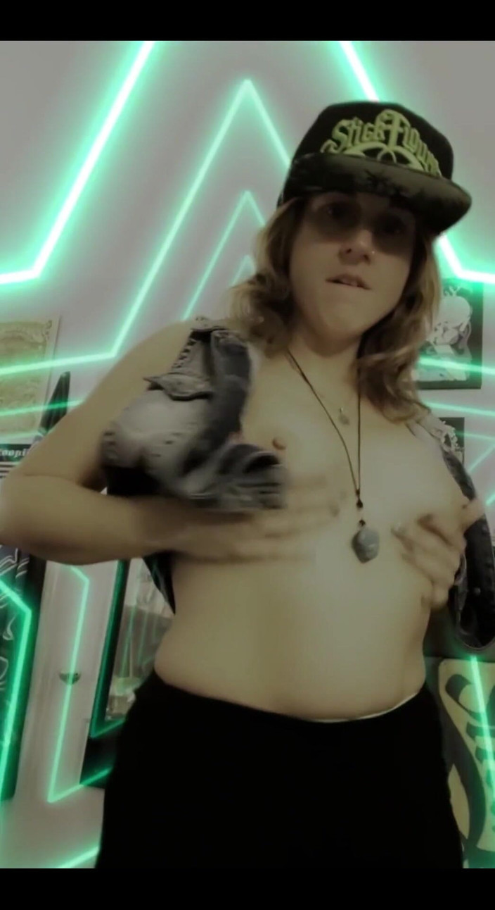 Suzy Wylde: 3704772852.mp4