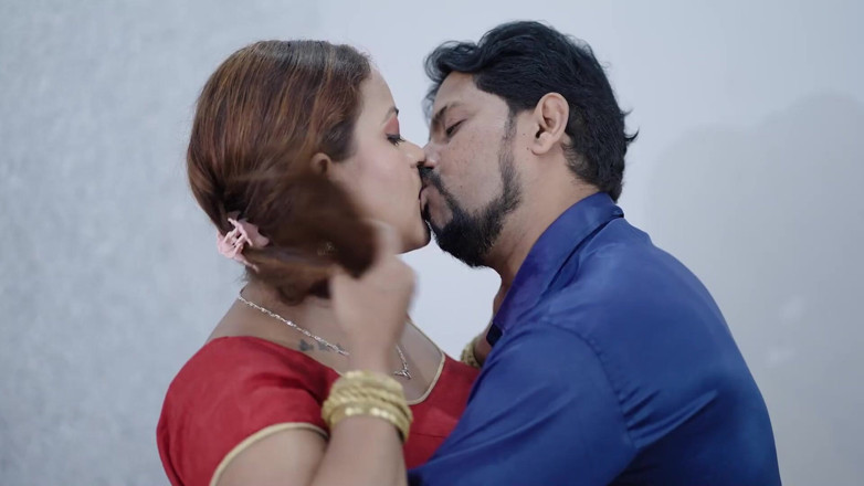 UncutPlus: インドの美しいバビを見て、近所の少年は滑って義理の妹とセックスしています