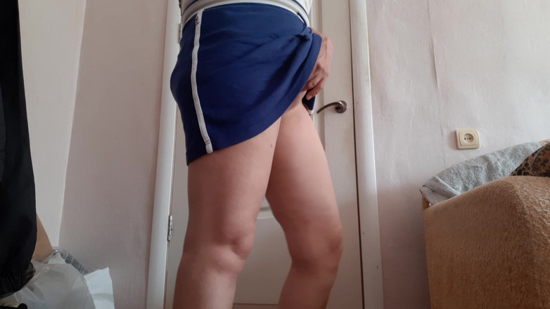 Lesbian-candys: L'insegnante MILF spudorata si masturba sporca in classe con anatomia