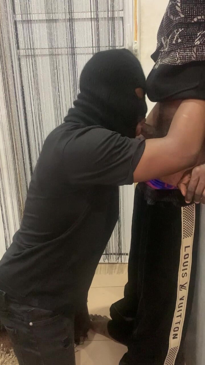 Enigmatic Buoy: Geiler hetero-twink bittet um einen blowjob.