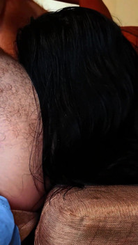 La gang leader harley davidson matura maleducata ha perso la sua bici mentre utilizzava l'app di appuntamenti, ma ha ancora la giovane figa facilmente