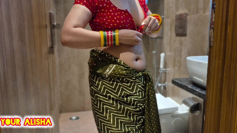 Your Alisha: Ho trovato Bhabhi nuda in bagno e la scopa