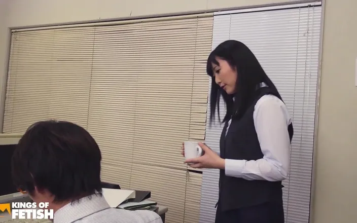 Pure Japanese adult video ( JAV): Japonská sekretářka kouří svého šéfa, než bude bush spokojen