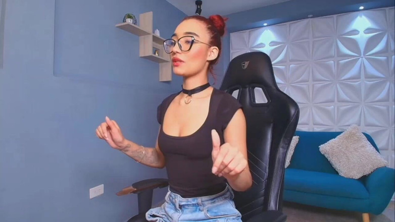 Lia Wood: O Dimineață Fără Partenerul Meu Și Vreau Să Mă Fuți, Lasă-ți...