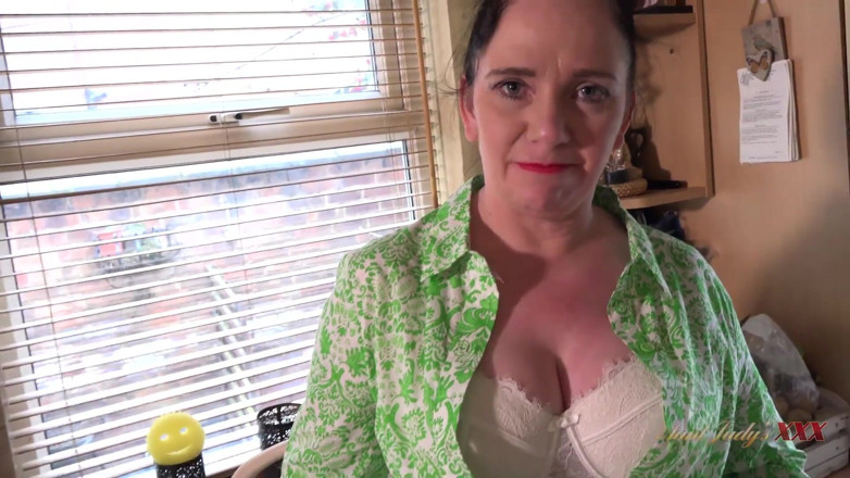 Aunt Judy's XXX: CiociaJudysXXX - Twoja bujna milf gospodyni domowa Kjirsten ssie twojego kutasa...