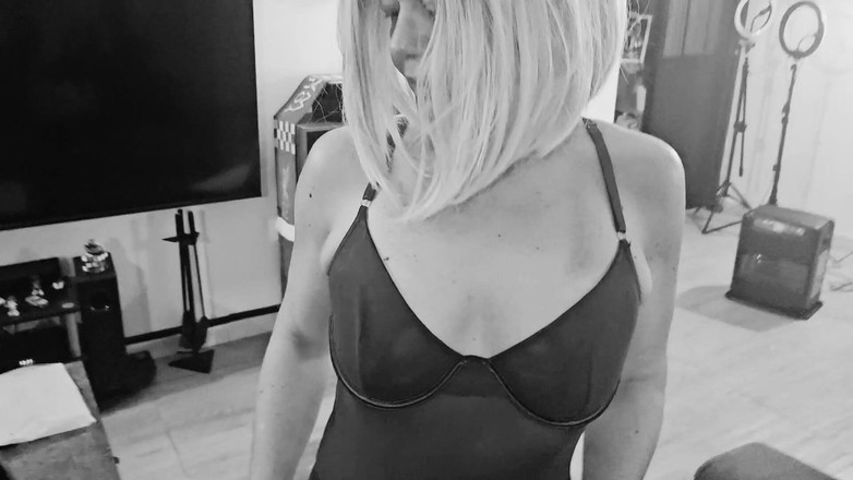 Sofy13: 내 질과 엉덩이를 박아줘