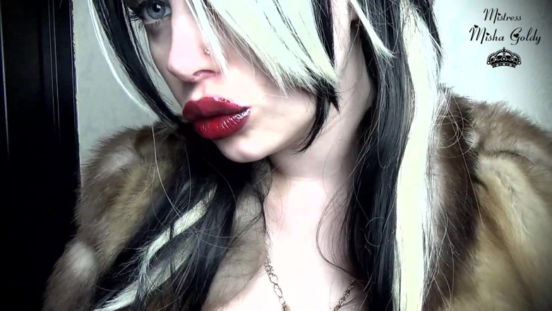 Goddess Misha Goldy: Amanti della pelliccia e del rossetto