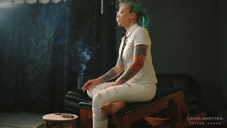 Cruel Anettes fetish world: Palacz Z Brudnymi Podeszwami 4K