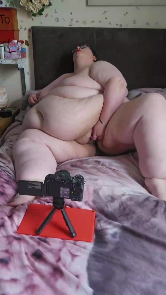 SSBBWLadyBrads: SSBBW Da vicino gioca con la figa parte 2