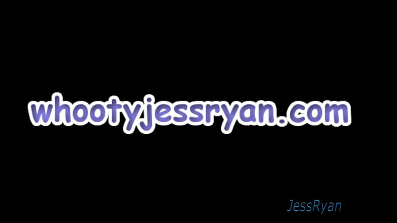 JessRyan: Pawg 熟女 camgirl jess ryan 摇晃她抹油的屁股