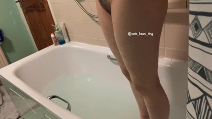 Alice Bean: In der badewanne